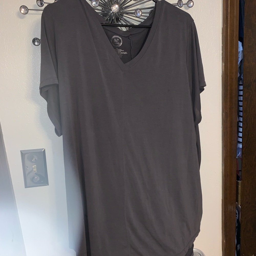 Maurice’s 24/7 v neck tee